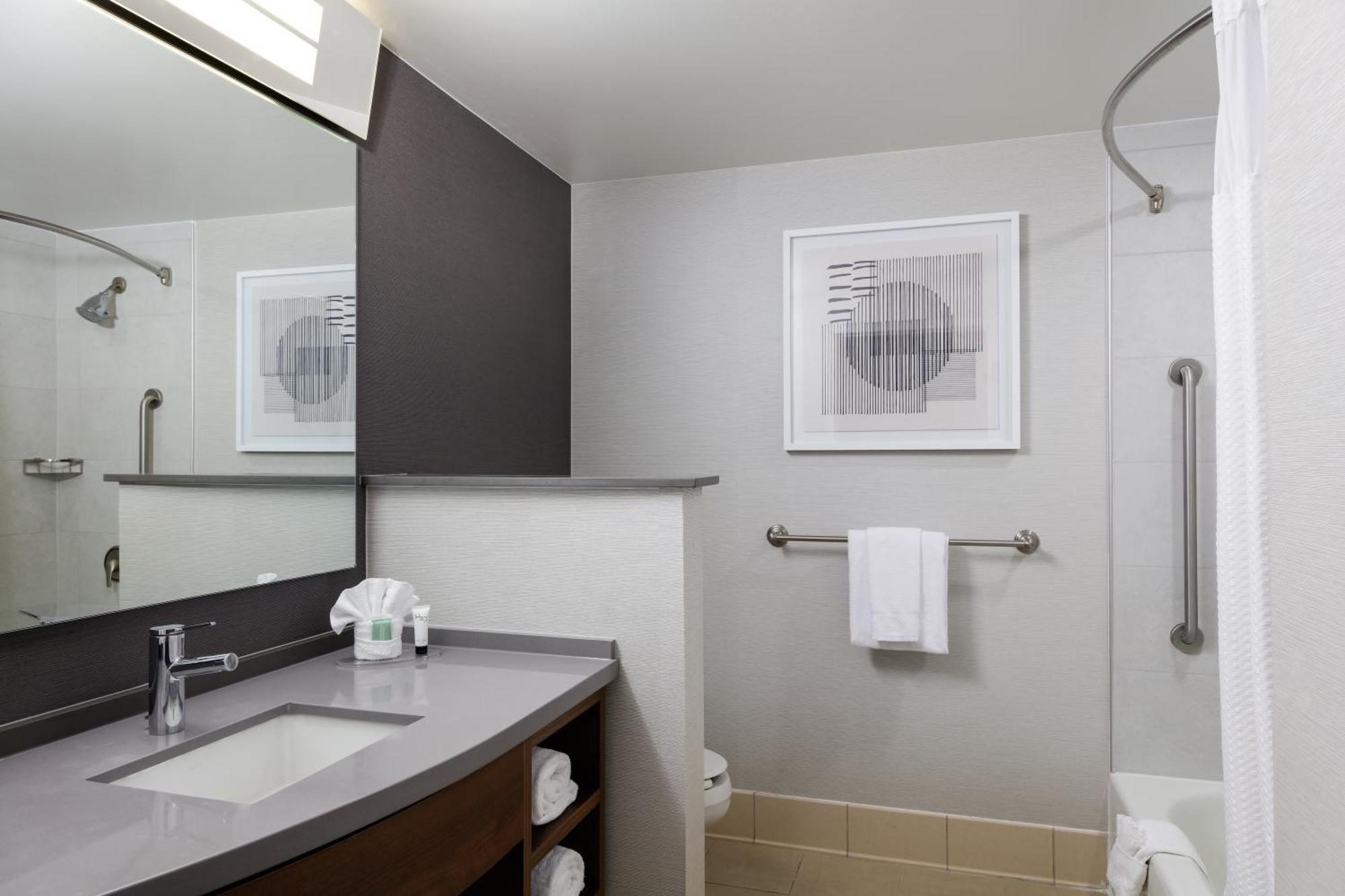 Отель Courtyard By Marriott Wichita At Old Town Экстерьер фото