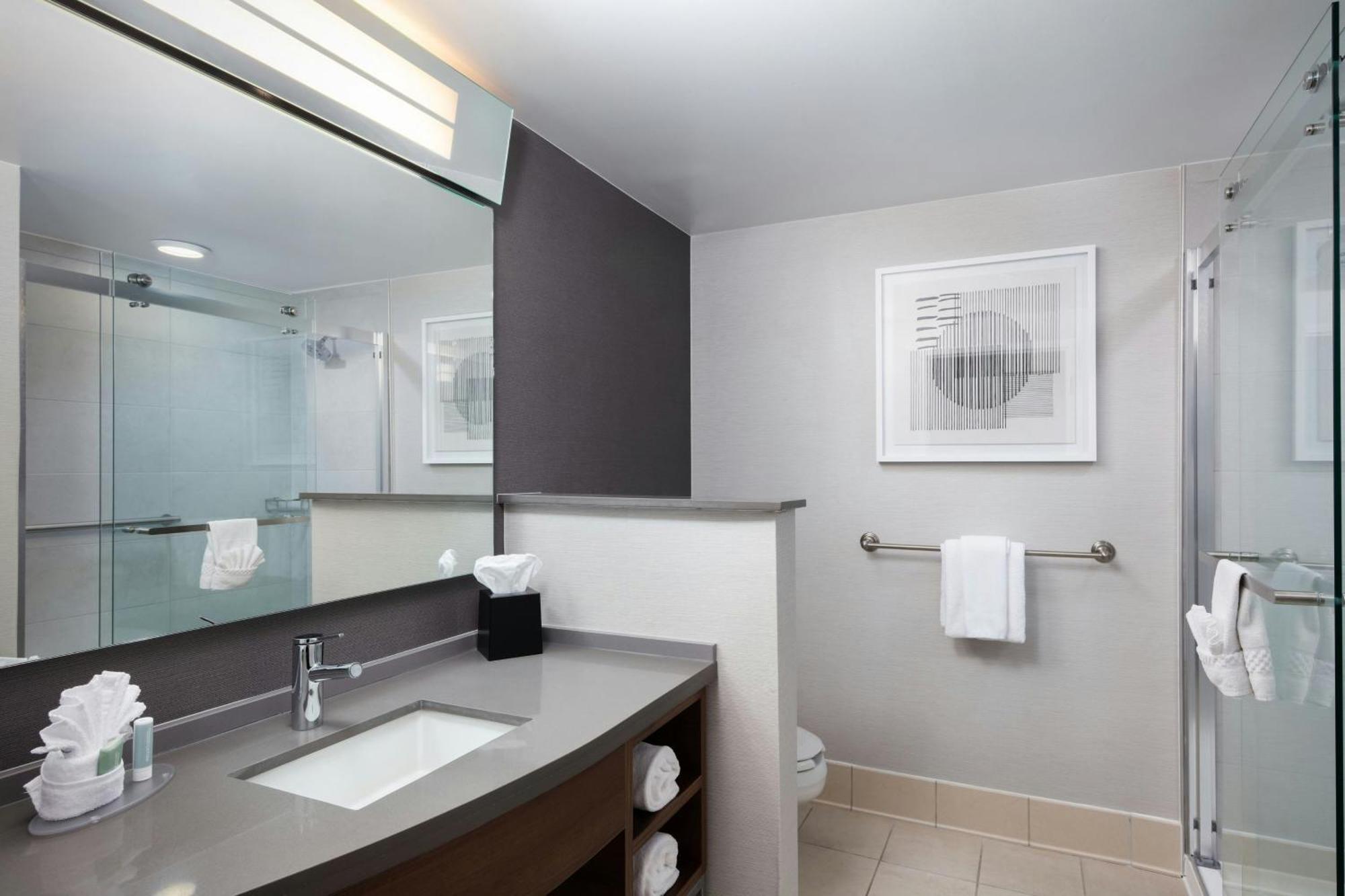 Отель Courtyard By Marriott Wichita At Old Town Экстерьер фото