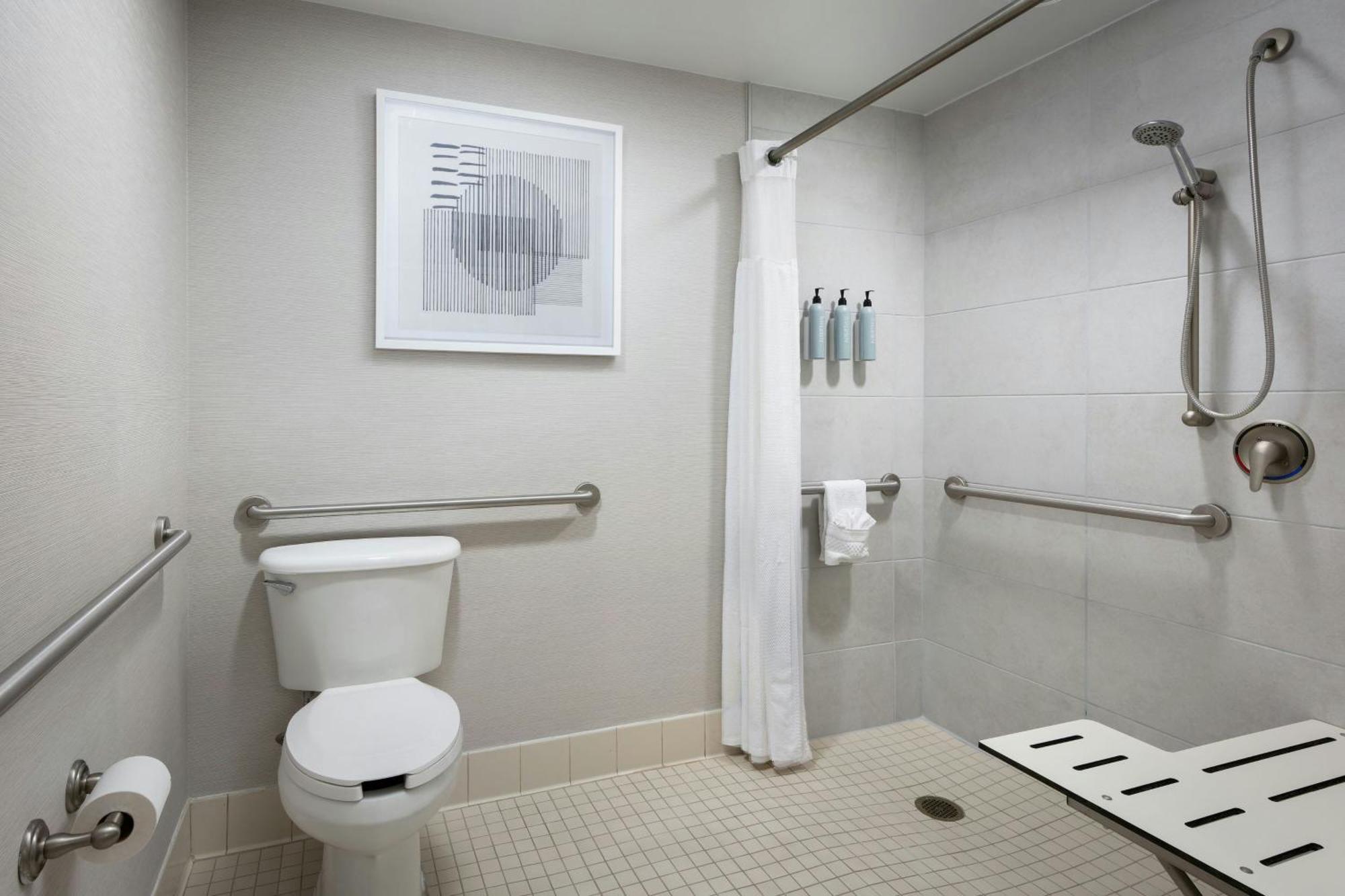 Отель Courtyard By Marriott Wichita At Old Town Экстерьер фото